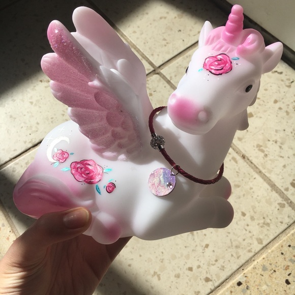 Light up unicorn and bracelet - Picture 2 of 5
